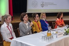 panelova-diskuse-zleva-dr-Radovnicka-dr-Krejci-dr-Hendrychova-doc-Fialova-dr-Halova-Karoliova