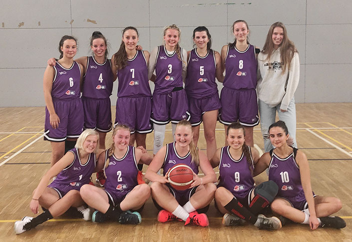 Basketbalistky Hradeckého týmu Univerzity Karlovy Basketbalistky Hradeckého týmu Univerzity Karlovy