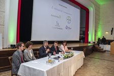 panelova-diskuse-zleva-dr-Novak-dr-Krejci-doc-Maly-dr-Dosedel-dr-Dolezalova-partneri-sympozia